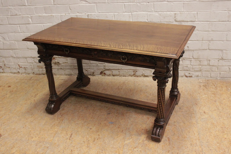 Gothic desk table in walnut