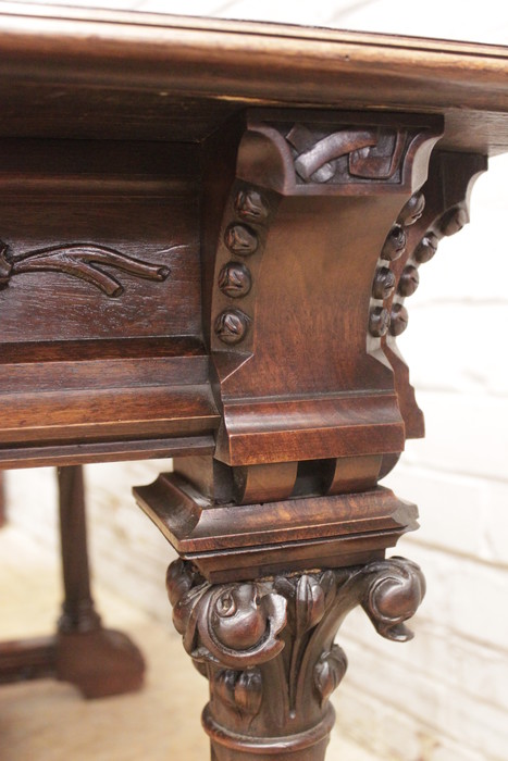 Gothic desk table in walnut