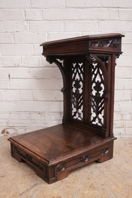 Gothic Kneeler in walnut