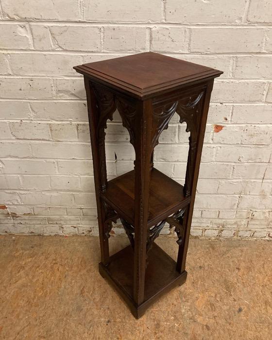 Gothic pedestal in walnut