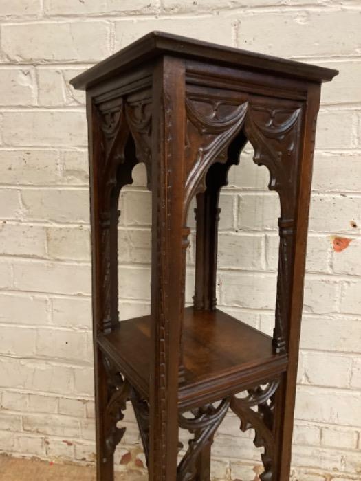 Gothic pedestal in walnut