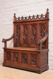 Gothic style hall bench in oak.