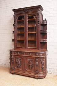 Hunt bombe cabinet in oak with beveled glass