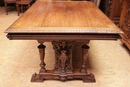 Renaissance style Dinning table in Walnut, France 19th century