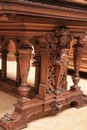 Renaissance style Dinning table in Walnut, France 19th century