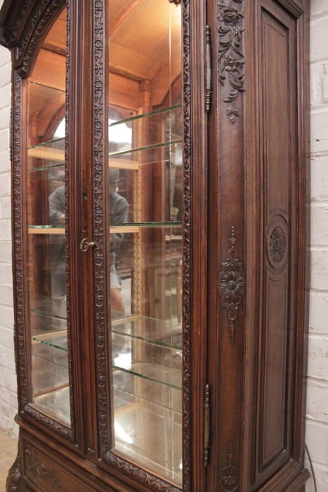 Louis XV display cabinet in walnut