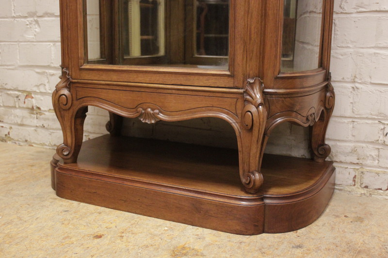 Louis XV Display cabinet in walnut signed Jeanselme Paris