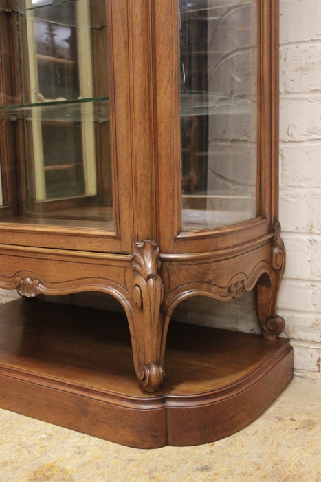 Louis XV Display cabinet in walnut signed Jeanselme Paris