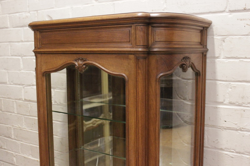 Louis XV Display cabinet in walnut signed Jeanselme Paris