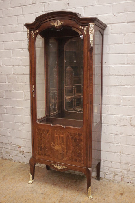 Louis XV Display cabinet with bronze