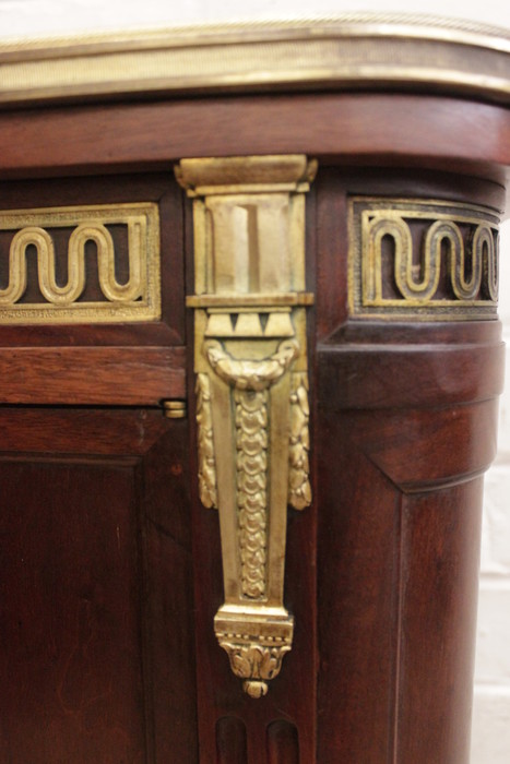 Louis XVI cabinet with drawers and fine bronze