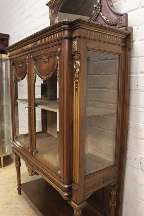 Louis XVI display cabinet in walnut with gilt accents