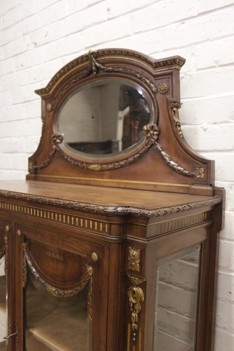 Louis XVI display cabinet in walnut with gilt accents