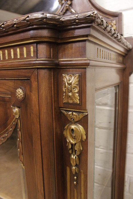 Louis XVI display cabinet in walnut with gilt accents