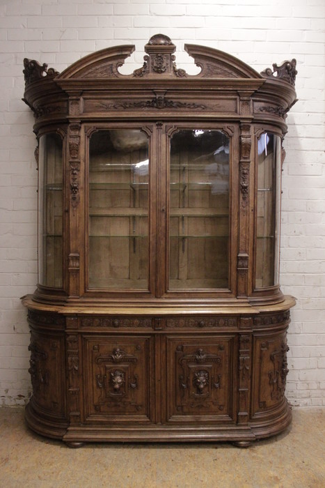 Monumental bombe renaissance bookcase in oak