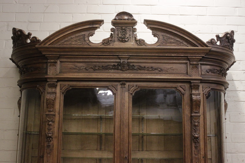 Monumental bombe renaissance bookcase in oak