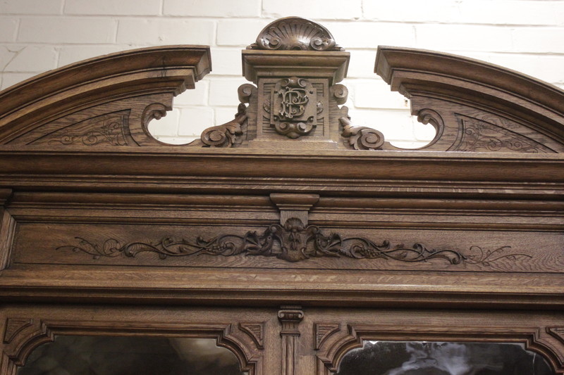 Monumental bombe renaissance bookcase in oak