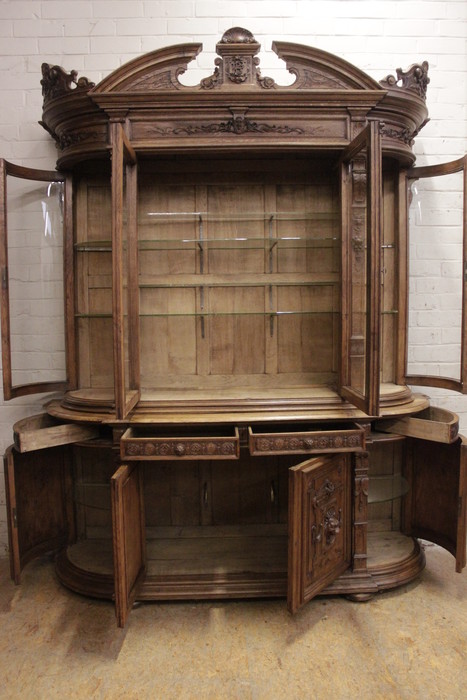Monumental bombe renaissance bookcase in oak