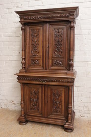 Narrow renaissance cabinet in walnut