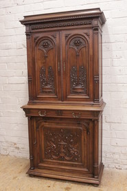 Narrow renaissance cabinet in walnut