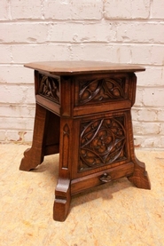 oak gothic Stool