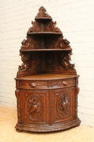 Oak hunt corner cabinet