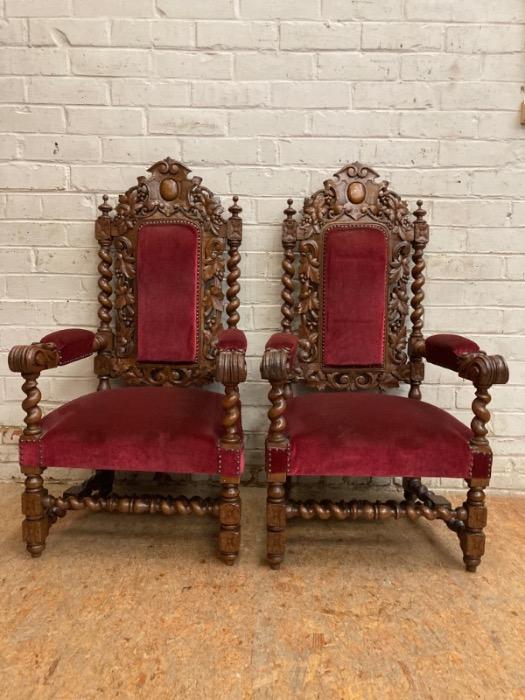 Pair oak hunt arm chairs in excellent condition