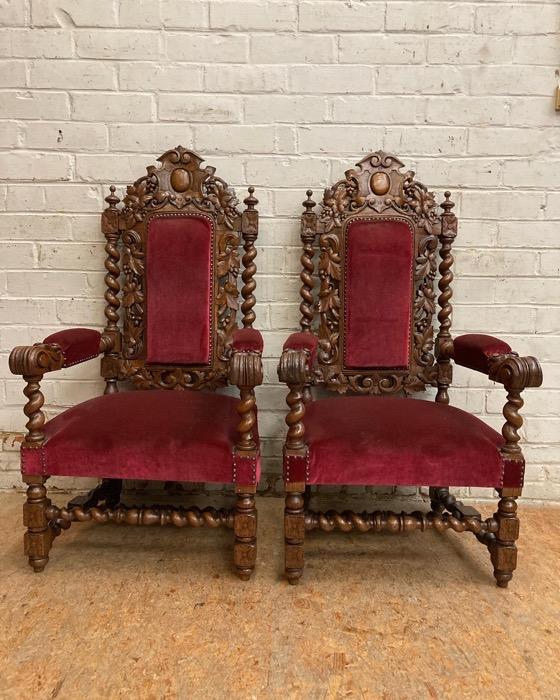 Pair oak hunt arm chairs in excellent condition