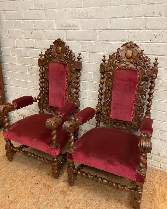 Pair oak hunt arm chairs in excellent condition