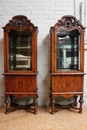 style Display cabinets in Walnut, England 19th century