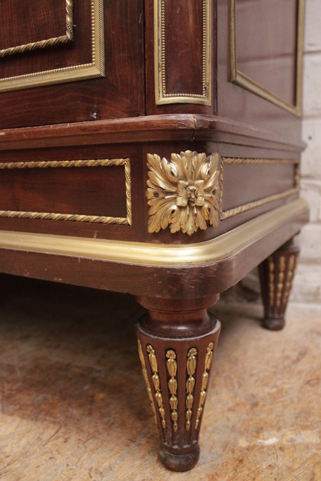 Quality 3 door Louis XVI bookcase in mahogany and bronze