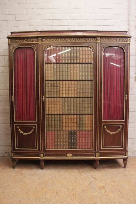 Quality 3 door Louis XVI bookcase in mahogany and bronze