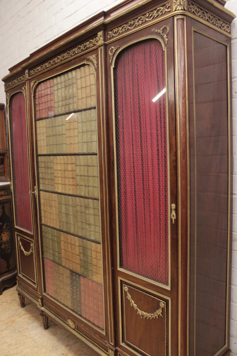 Quality 3 door Louis XVI bookcase in mahogany and bronze