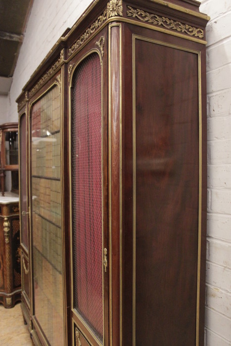 Quality 3 door Louis XVI bookcase in mahogany and bronze