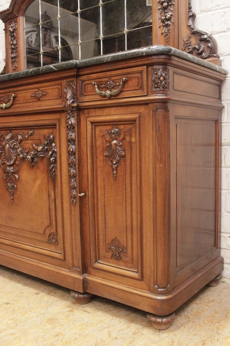 Quality Regency style cabinet in walnut with marble