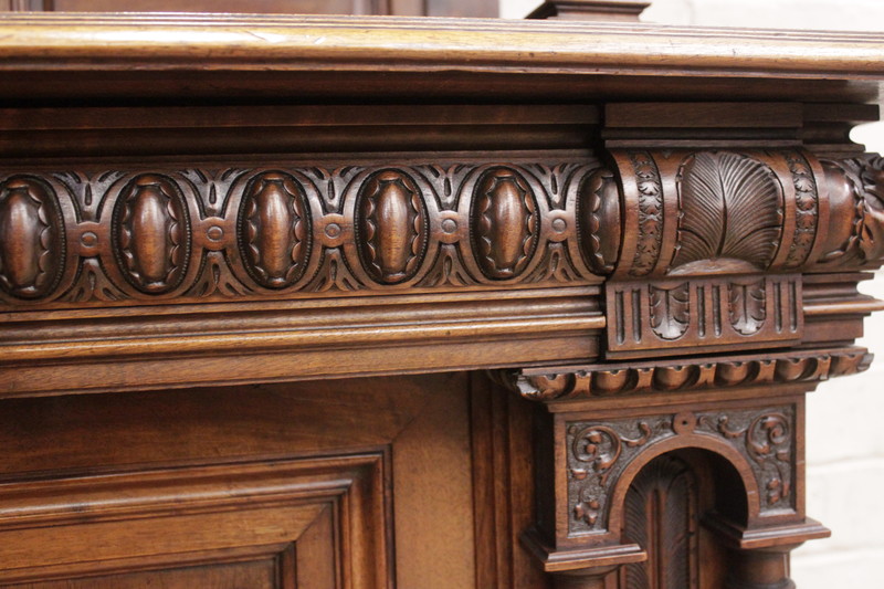 quality renaissance cabinet in walnut