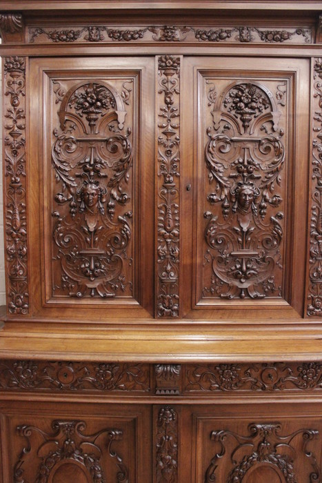 Quality Renaissance cabinet in walnut