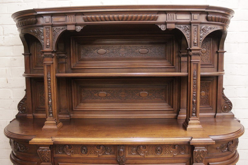 Quality renaissance cabinet in walnut