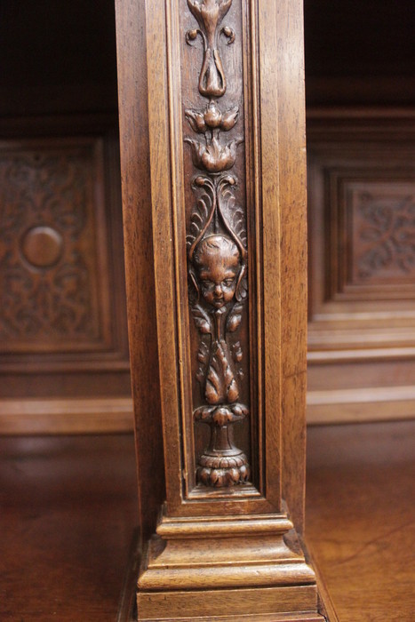 Quality renaissance cabinet in walnut