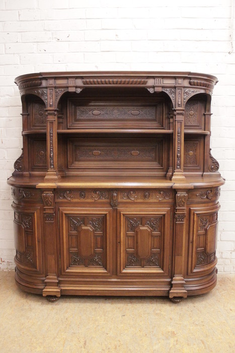 Quality renaissance cabinet in walnut