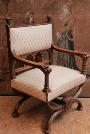 Renaissance arm chair in walnut