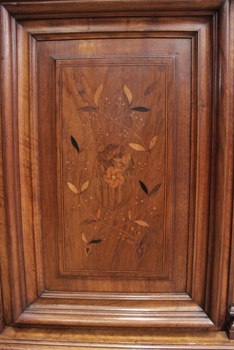 Renaissance cabinet in walnut with inlay