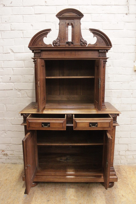 Renaissance cabinet in walnut with inlay