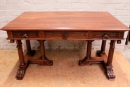 Renaissance desk table in walnut