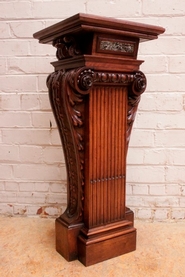 Renaissance pedestal in walnut with marble