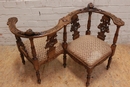 Renaissance style Confidant in Walnut, italie 19th century
