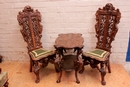 Renaissance style Table and chairs in Walnut, italie 19th century