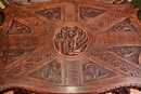 Renaissance style Table and chairs in Walnut, italie 19th century