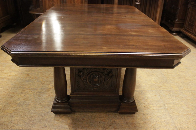 Renaissance table in walnut signed Haentges  open 450 cm !!!