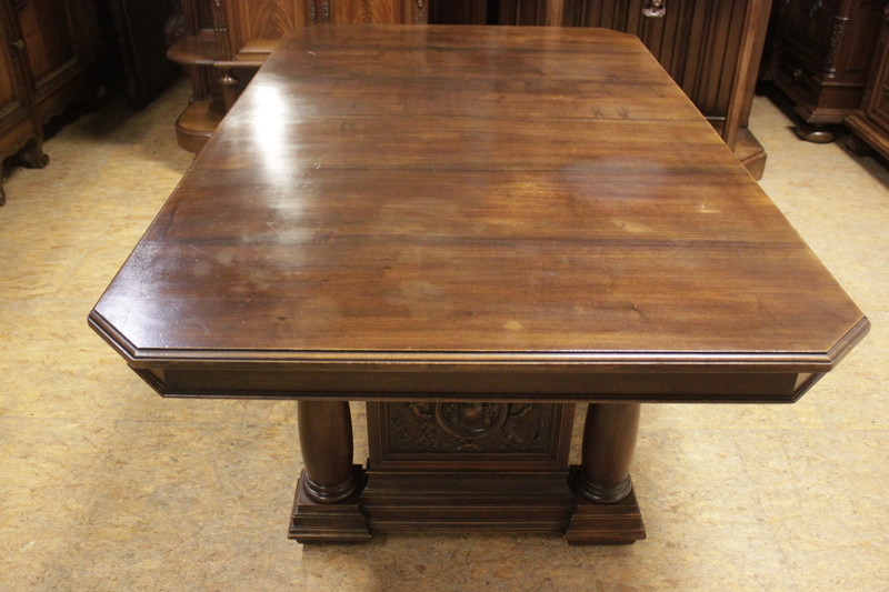 Renaissance table in walnut signed Haentges  open 450 cm !!!